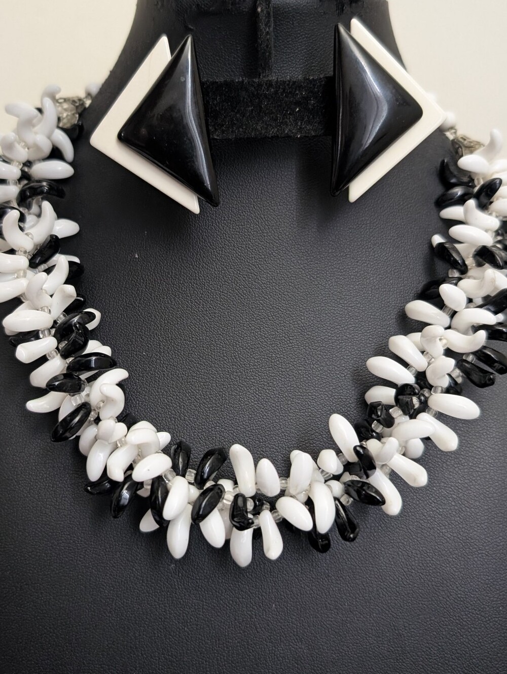 #71. Vintage 60s Western Germany Black & White Lucite With Vintage Earrings